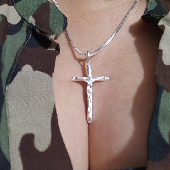 NWT Sterling Silver 925 Cross Pendant with 925 Chain - Picture 2 of 4